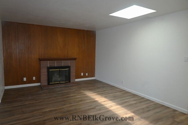 Building Photo - 2620 Fernandez Dr