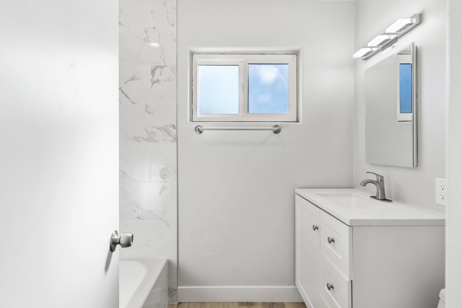 Building Photo - 2884 La Salle Ave