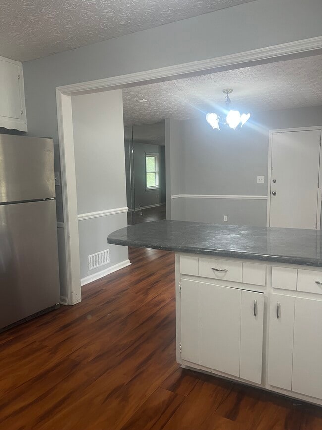 Building Photo - 1675 Oak Ridge Way NW