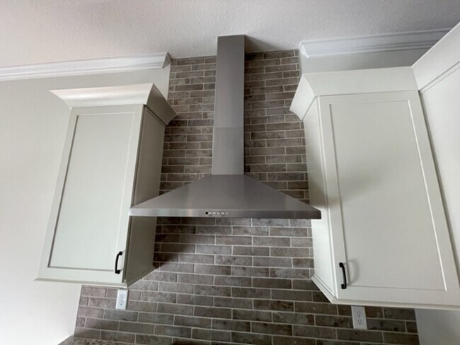 Building Photo - Vonore 37885 - 4 bedroom, 3 bath in Tellico Village - Contact Ed Johnson 865-924-5045