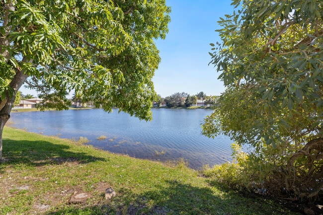Building Photo - 3800 Woodfield Dr