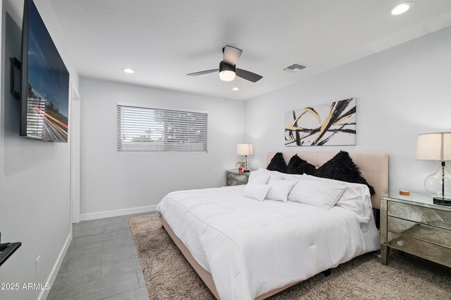 Building Photo - 2546 N 69th Pl