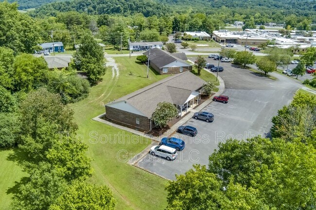 Building Photo - 305 Grady Rd