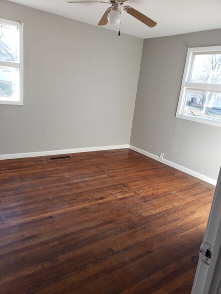 Building Photo - 4501 N Tracy Ave