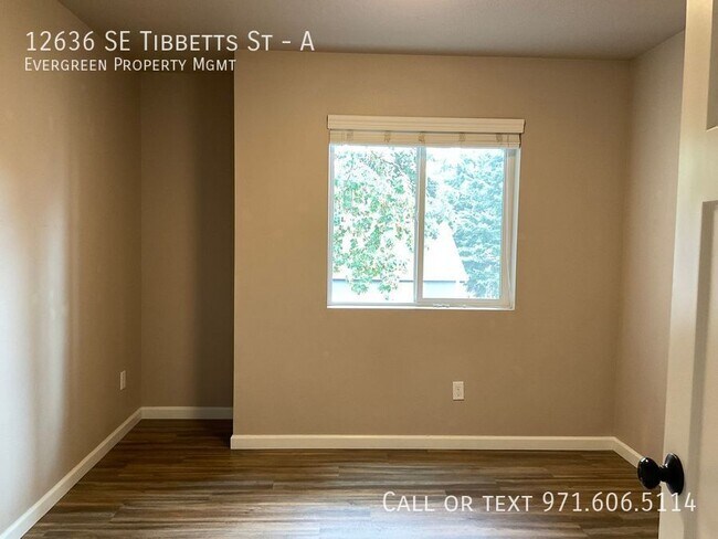 Building Photo - 12636 SE Tibbetts St