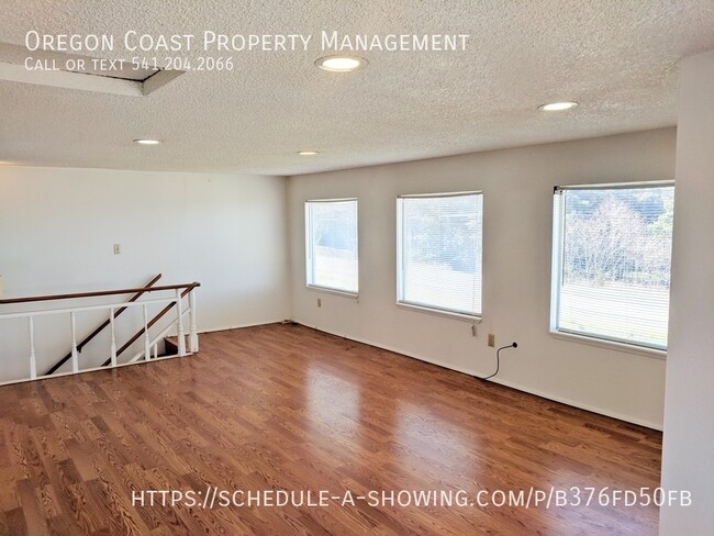 Building Photo - 584 Hwy 101 S