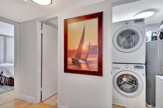 Building Photo - 4200 N Ocean Dr