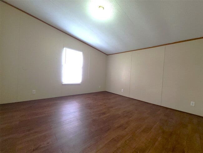 Building Photo - 9622 Oak Hill Dr
