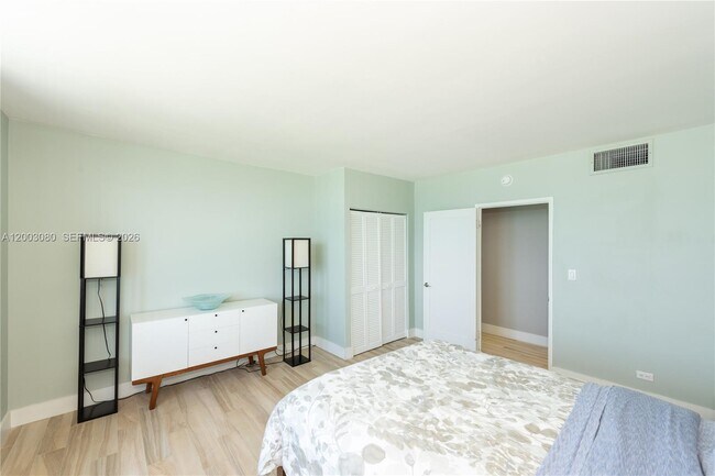 Building Photo - 2301 Collins Ave