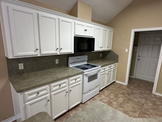 Building Photo - College Station -3 bedroom/2 bath - Fenced in back yard and House is in an EXCELLENT LOCATION