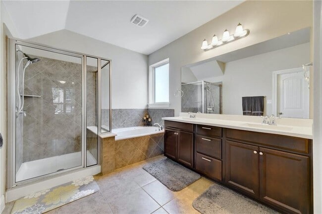 Building Photo - 16005 Cinca Terra Dr