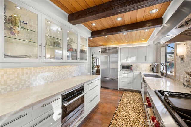 Building Photo - 486 Holly St