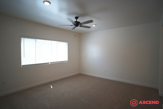 Building Photo - 4 Bedroom House in Gossamer Grove!