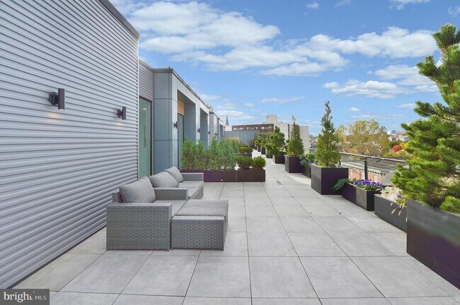 Building Photo - 1214 N American St