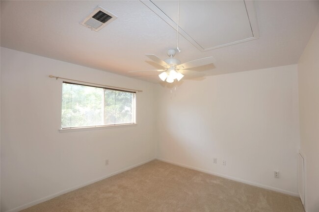 Building Photo - 2210 Shadowbriar Dr