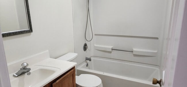 Building Photo - 260 Scott Rd