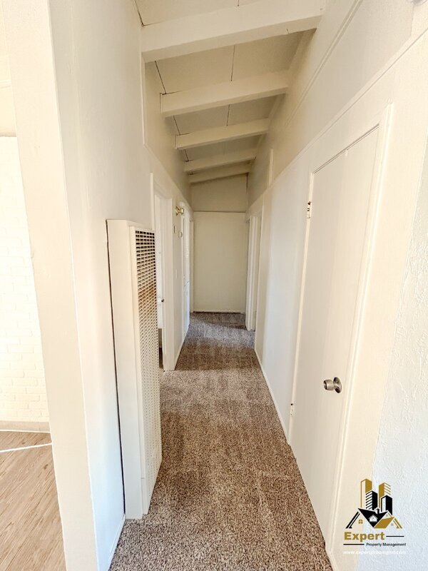 Building Photo - 5625 San Vincente Way