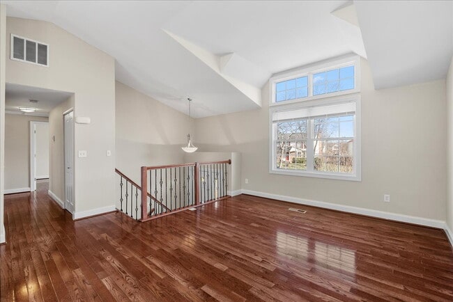 Building Photo - Available Now – Renovated 5BR / 3BA Home in Quiet Sterling Cul-de-Sac