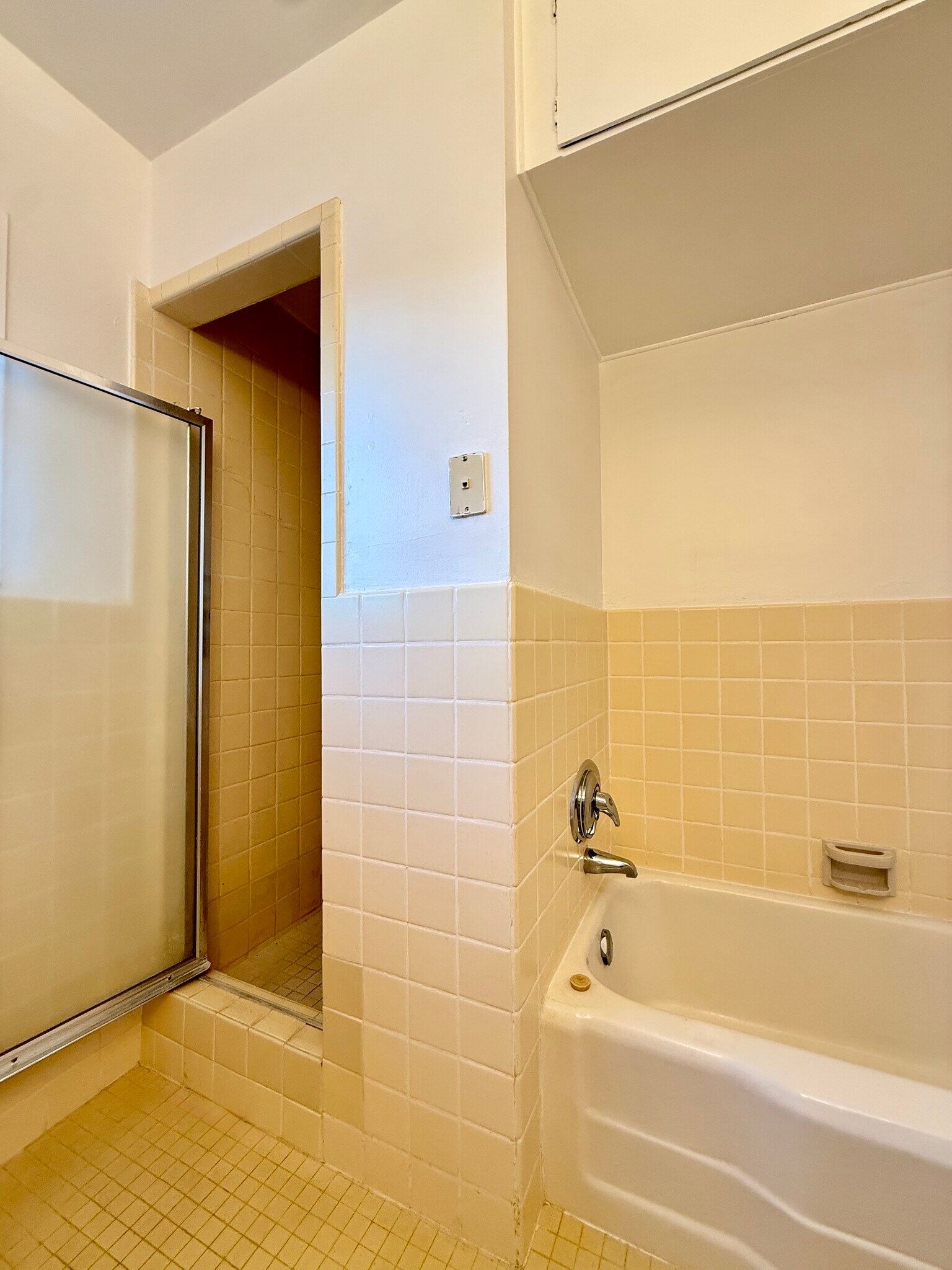 Building Photo - 5560 Village Grn