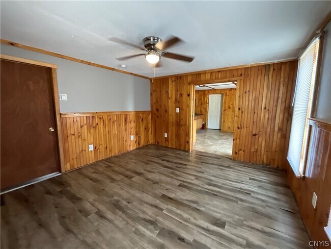 Building Photo - 377 W Main St