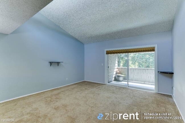 Building Photo - 2 br, 2 bath Condo - 13680 NE 69th St, Red...