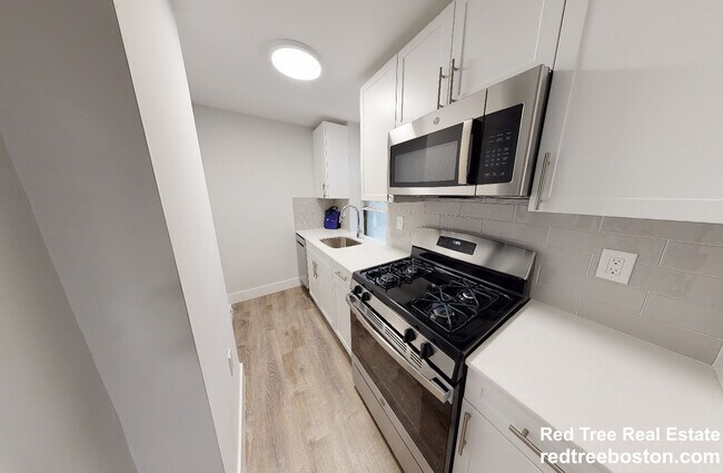 Building Photo - 81 Park Dr
