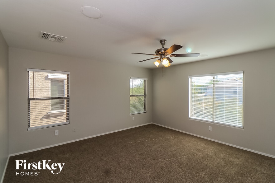 Building Photo - 4027 W Valley View Dr