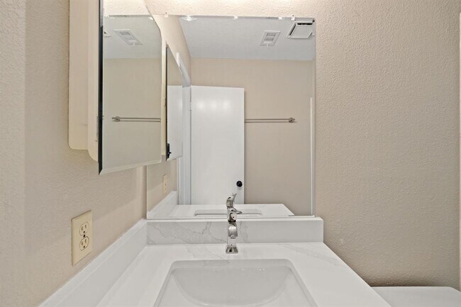 Building Photo - 203 E 31st St