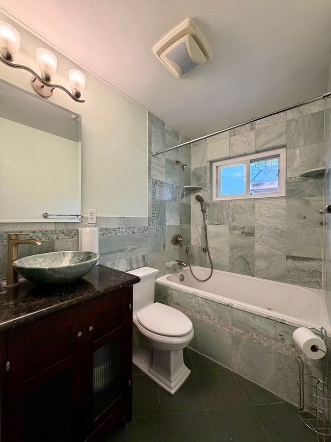 Building Photo - 50% Off First Months Rent | Private Deck & Prime Location | 2BR Sacramento Condo