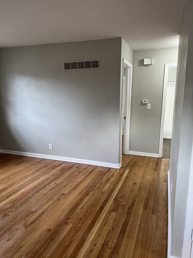 Unit H living room to hallway view - 5947 Raytown Rd