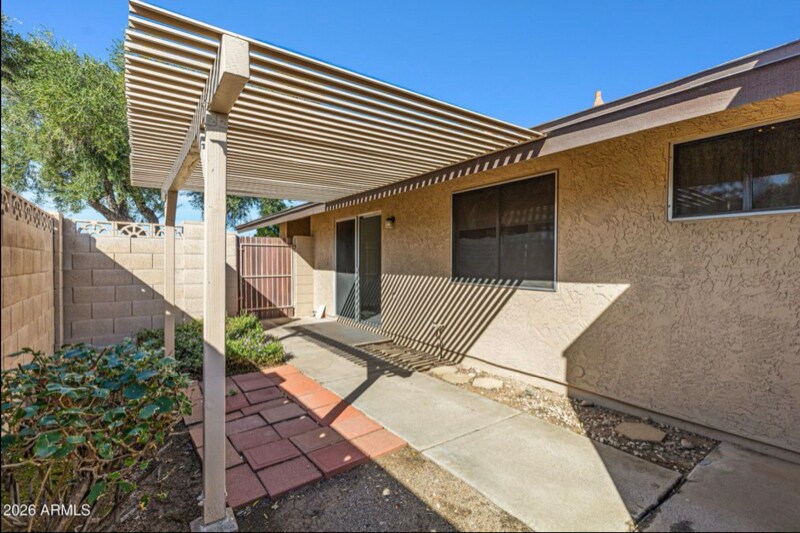 Building Photo - 17635 N Lindner Dr