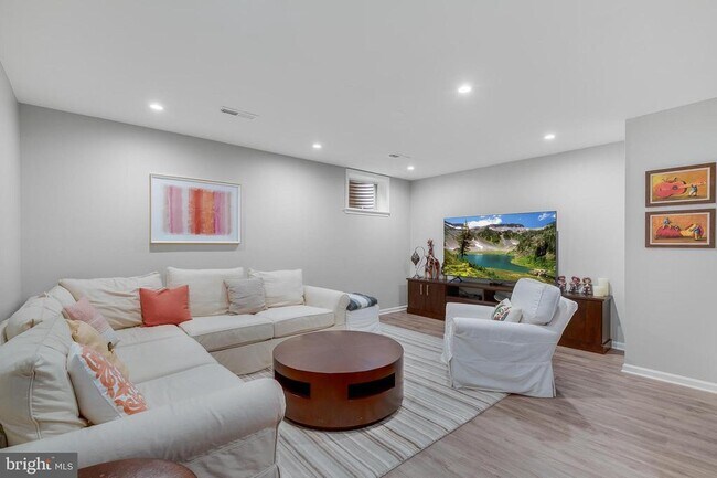 Building Photo - 1507 N Colonial Terrace