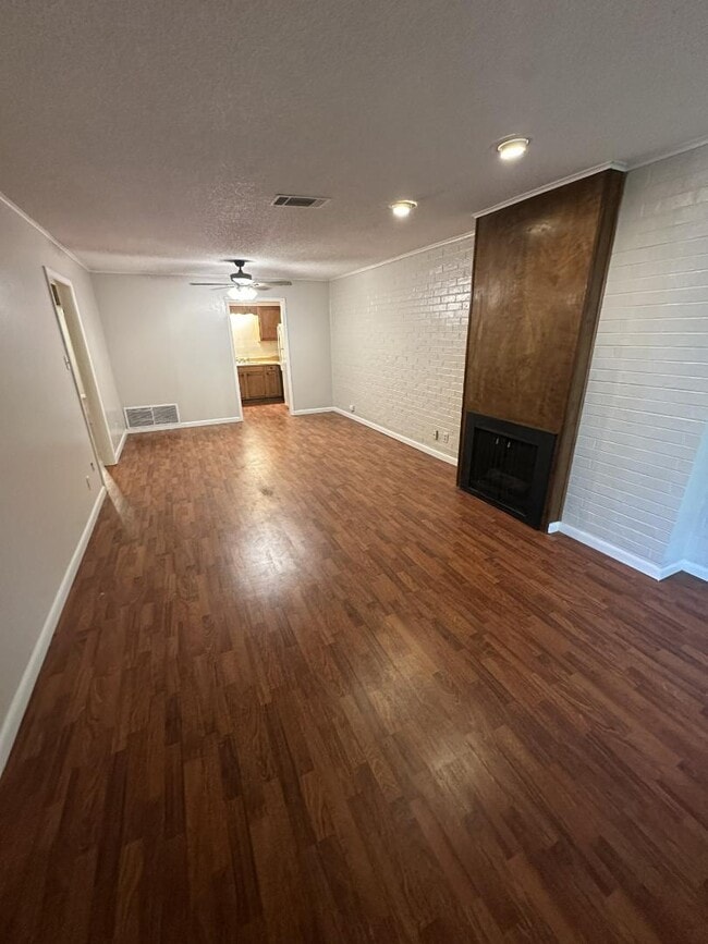 Building Photo - 1001 W 41st Ave