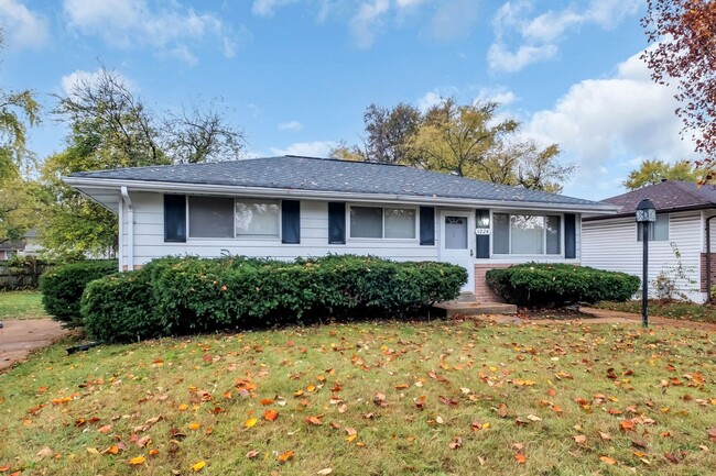 Building Photo - Charming 3-Bedroom Home in St. Louis  Sect...