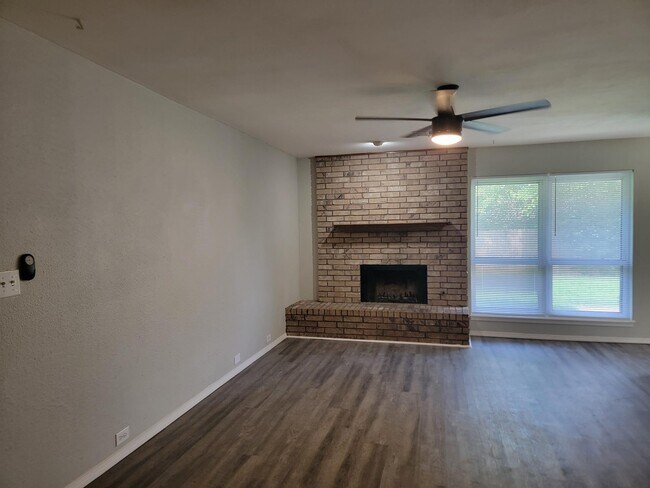 Building Photo - 2817 Franklin Dr