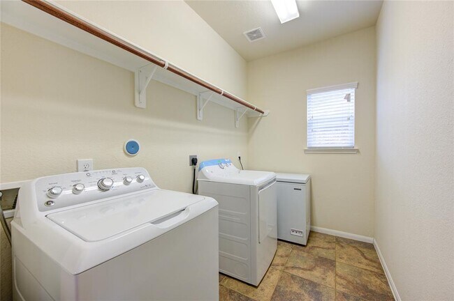 Building Photo - 3301 Remington Rise Ln