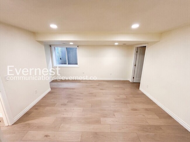 Building Photo - 268 S Garfield St