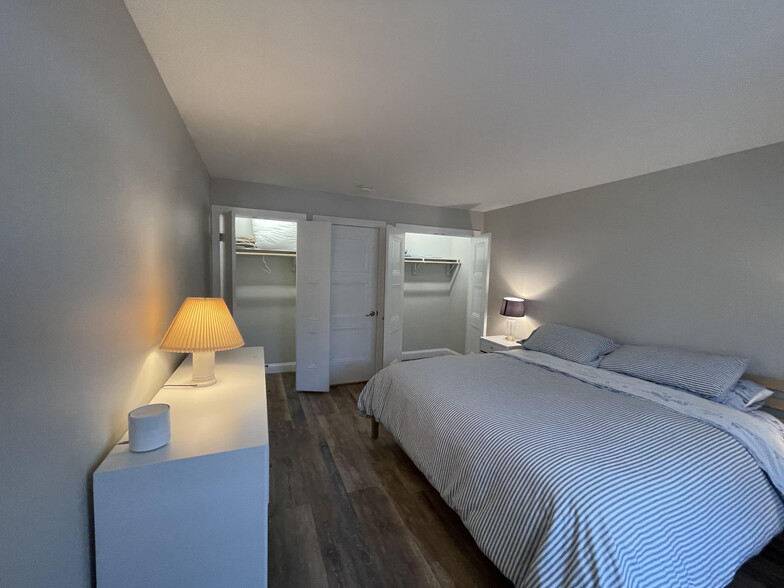 Building Photo - 91 Village Green Cir