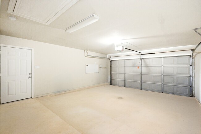 Building Photo - 1702 Fantasy Woods Dr