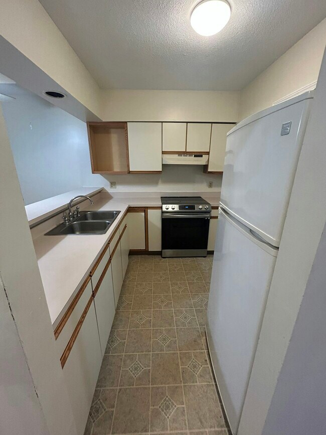 Building Photo - 11 RiverBend Dr