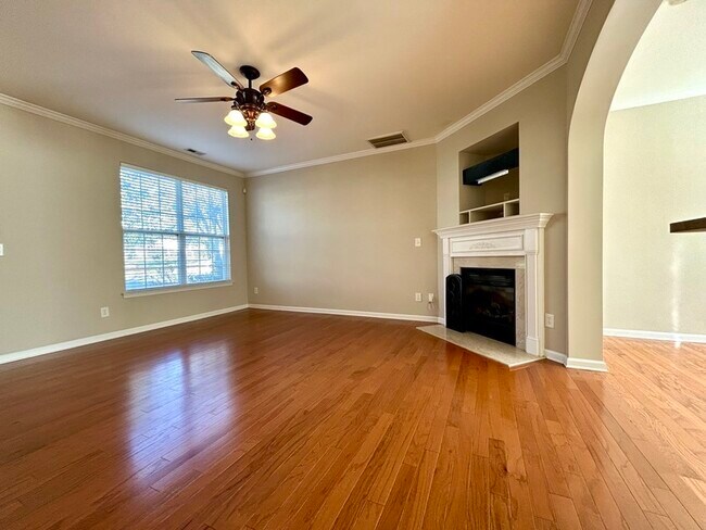 Building Photo - 1121 Drummond Ln