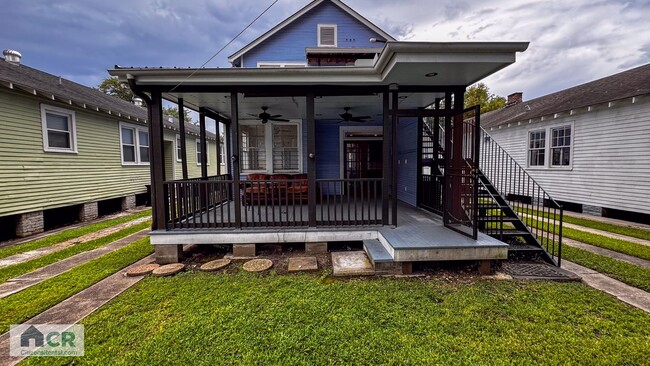 Building Photo - 6bd/3ba with Central AC Walking Distance to Campus. Text 727-459-4141 for more info!