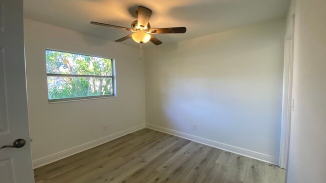 Building Photo - Beautifully Renovated 3/2 Villa in West Br...