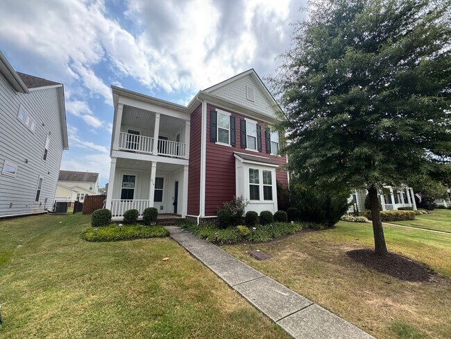 Building Photo - Your Franklin dream rental is here—4 bedrooms, a huge bonus, two en-suites, and an unbeatable loc...