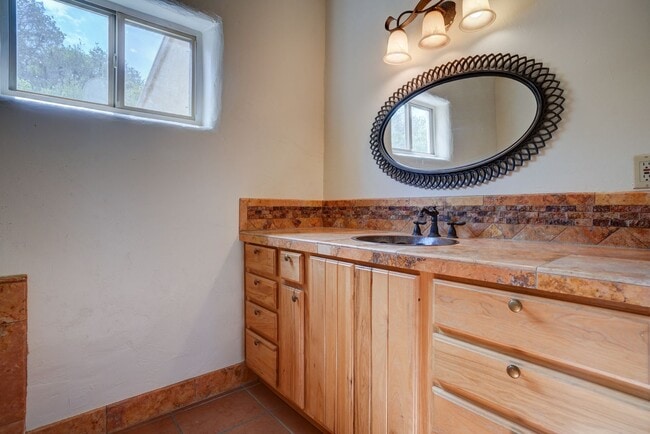 Building Photo - 2 Bedroom plus Office in Main House & Stud...