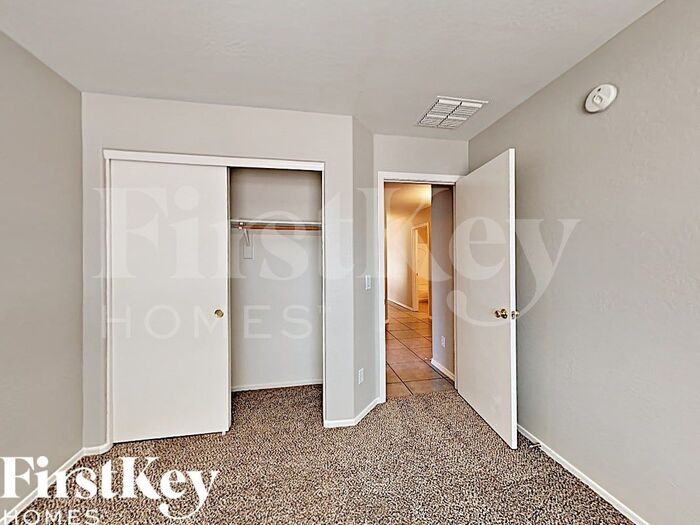 Building Photo - 2050 W Hayden Peak Dr
