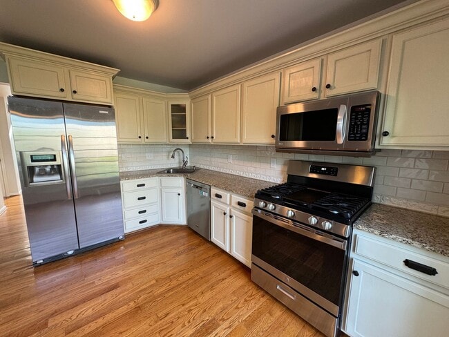 Building Photo - THREE BEDROOM  w Finished Basement- PARKLA...