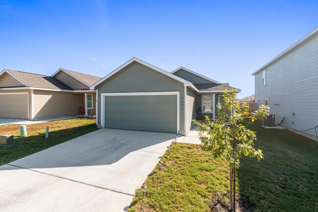 Building Photo - Charming 3BR House in San Antonio