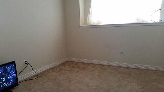 Building Photo - 5519 Mendota Ln