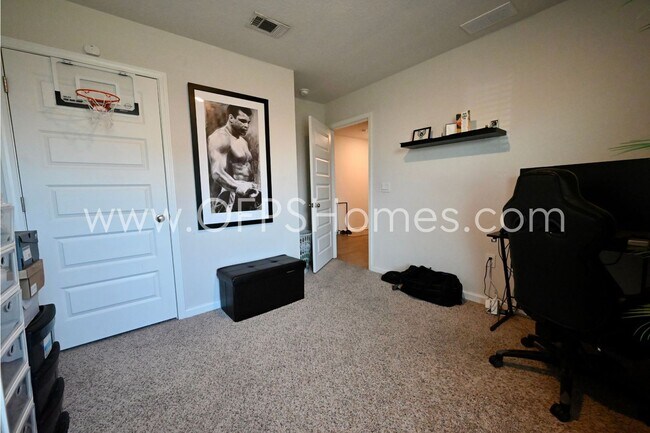 Building Photo - 4 Bed Crestview Home